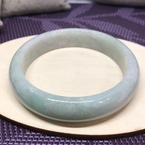58.7mm light apple green and white jade bangle